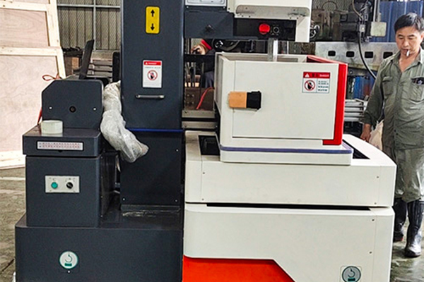 Jiangsu Chuangwei CNC Strojový nástroj Co., Ltd.
